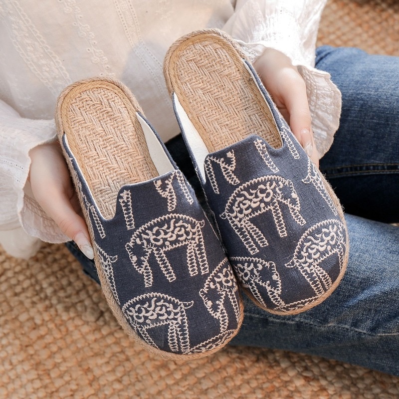 come4buy.com-Women Canvas Close Toe Flat Slippers