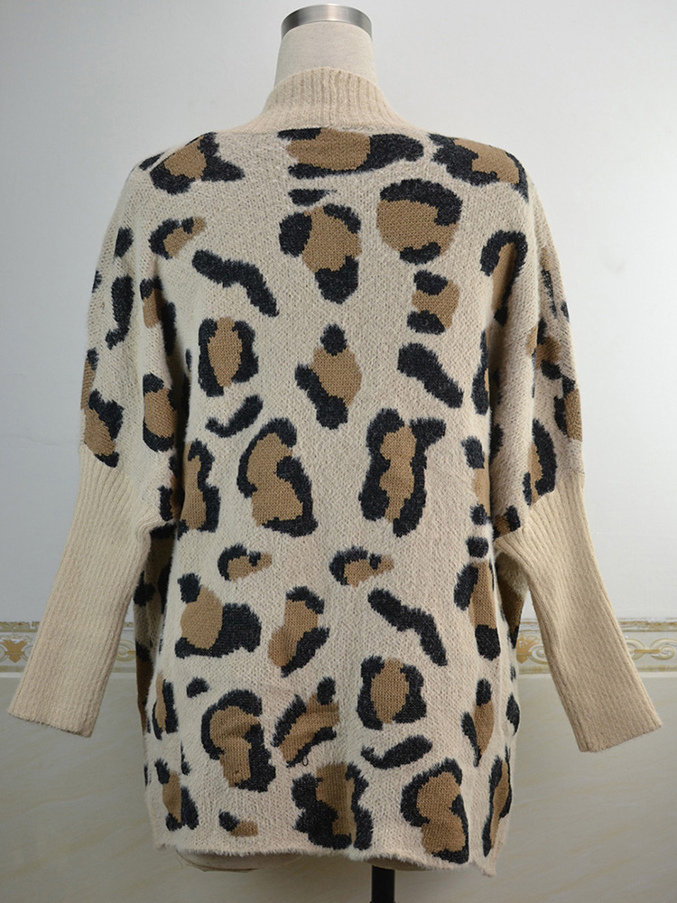 come4buy.com-Fuzzy Leopard Batwing Sleeve Iwwergréisst Sweater