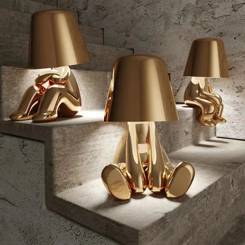 come4buy.com-Lámpada de mesa estatua dourada con diferentes movementos